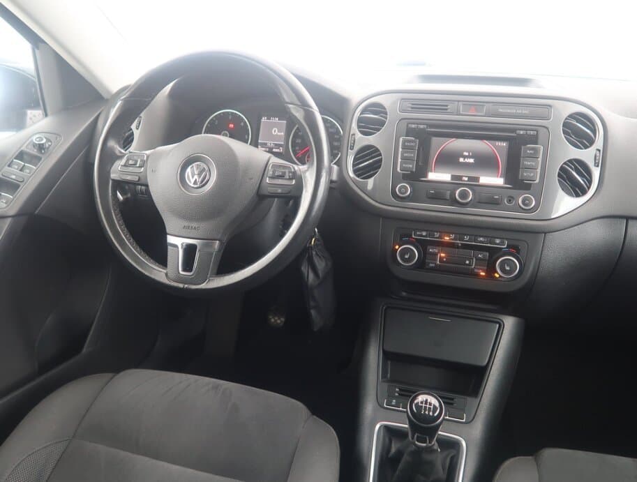 2012 Volkswagen TIGUAN - 9
