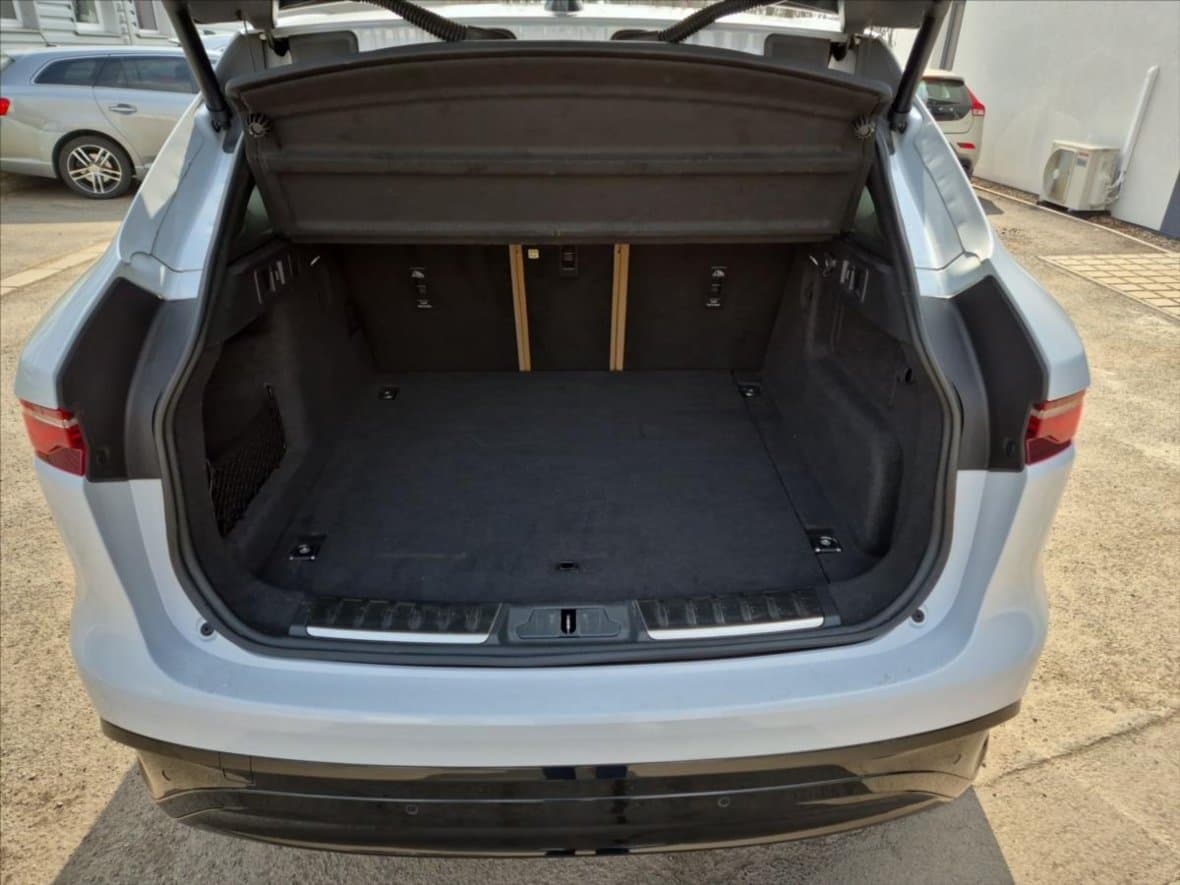 2023 Jaguar F-Pace - 11