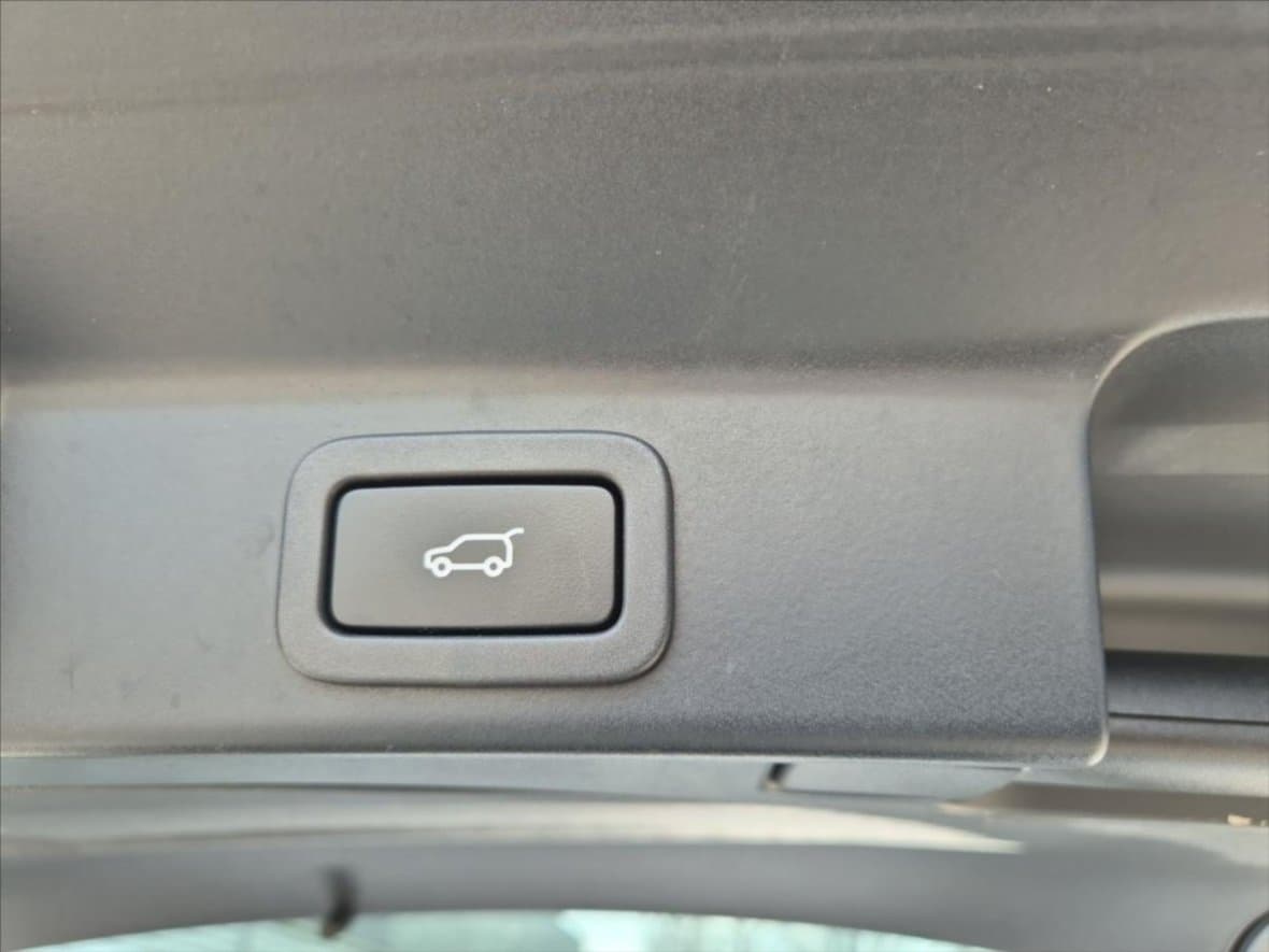 2023 Jaguar F-Pace - 13