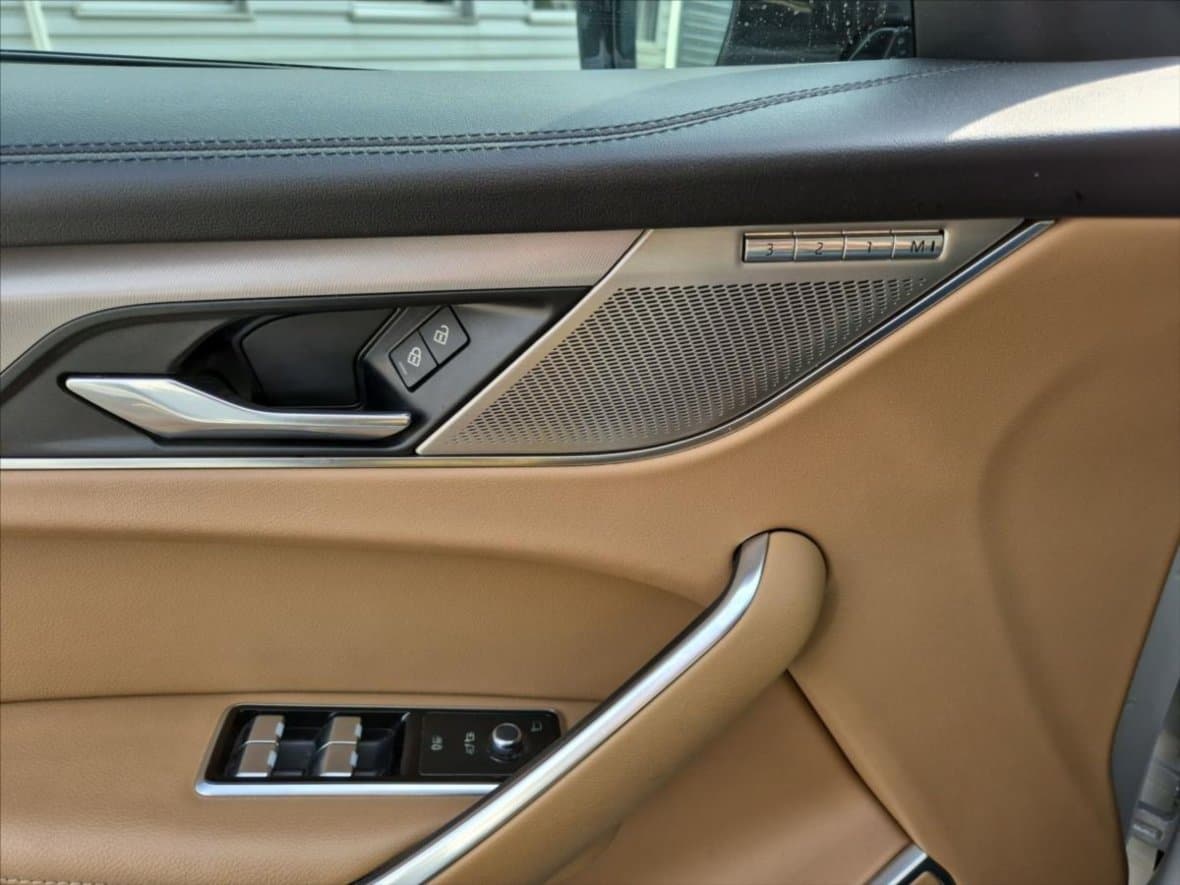 2023 Jaguar F-Pace - 18