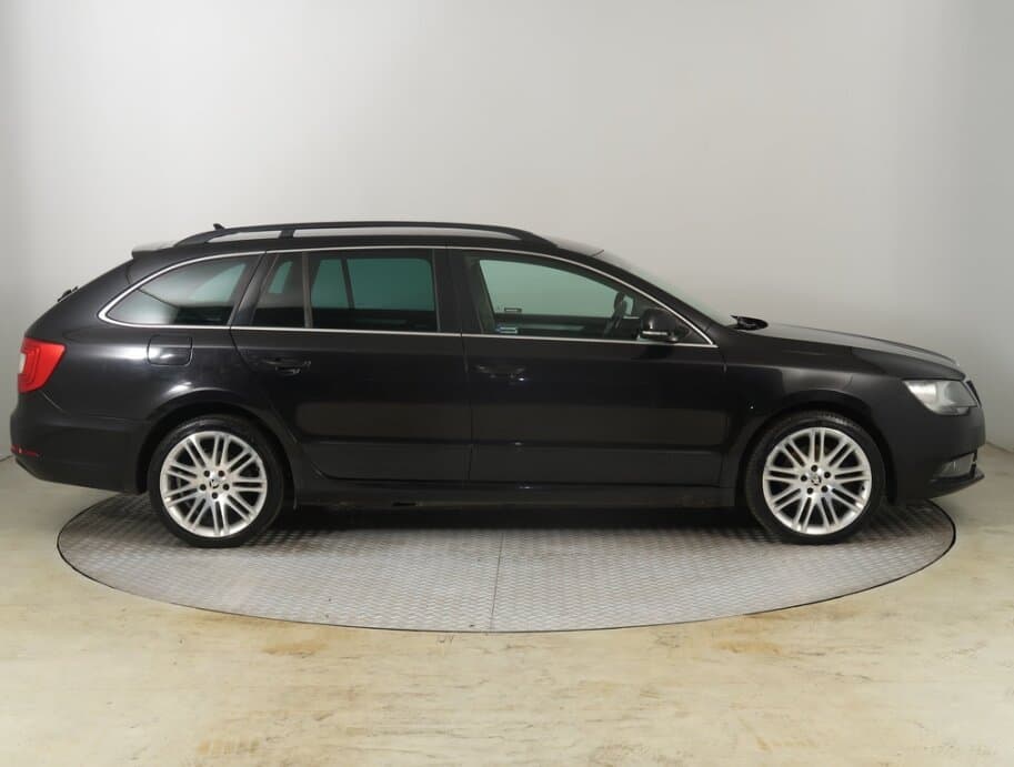 2014 Škoda SUPERB - 8