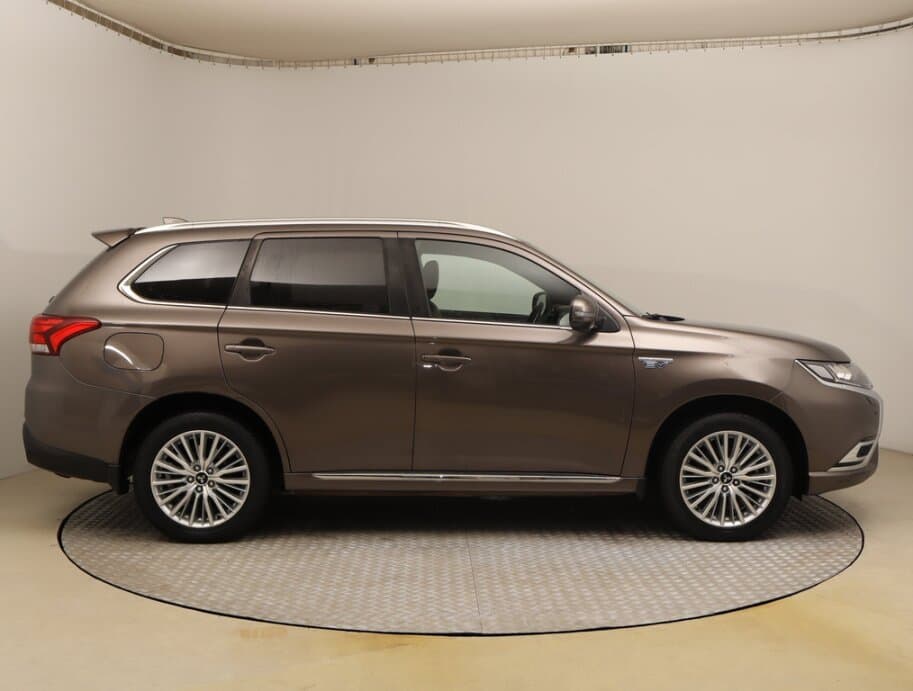 2019 Mitsubishi OUTLANDER - 8