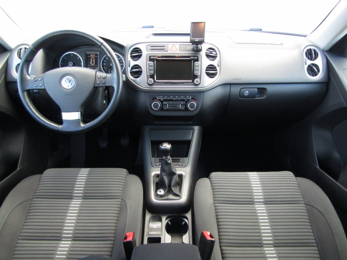 2010 Volkswagen TIGUAN - 8
