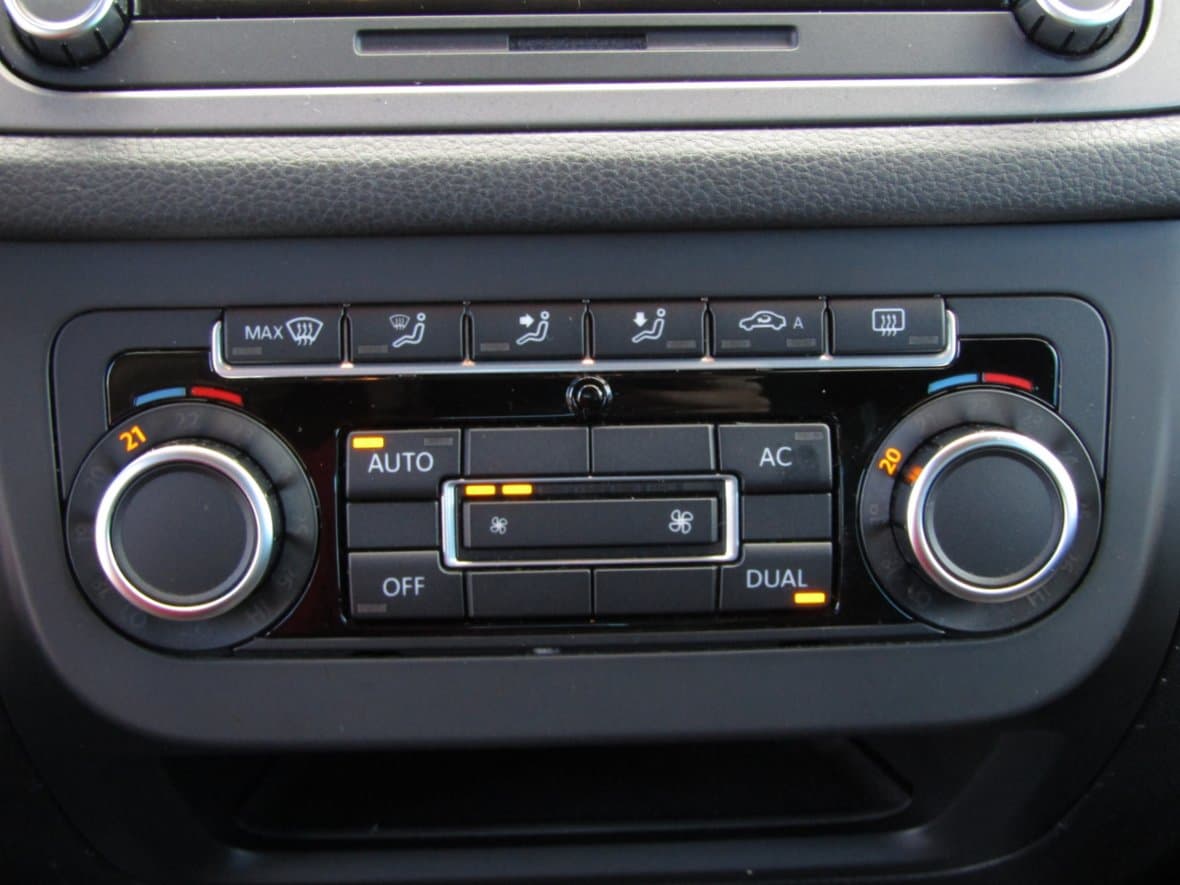 2010 Volkswagen TIGUAN - 14