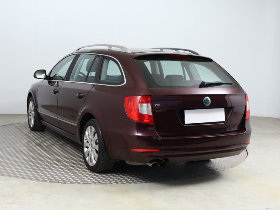 2011 Škoda SUPERB - 5