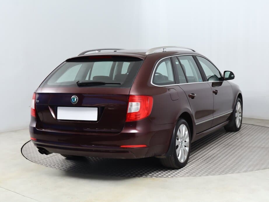 2011 Škoda SUPERB - 7