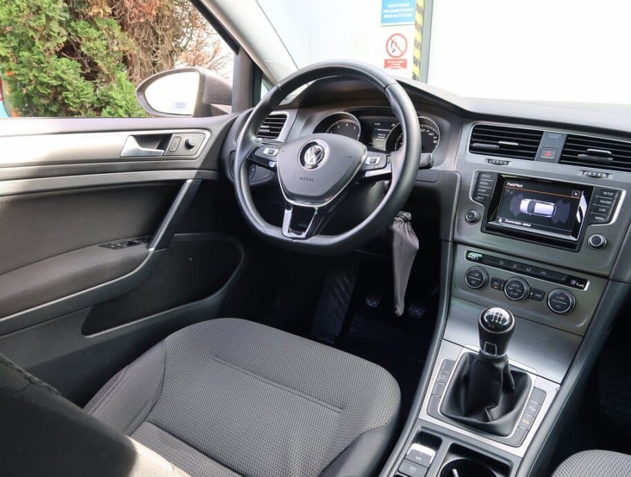 2013 Volkswagen GOLF - 9