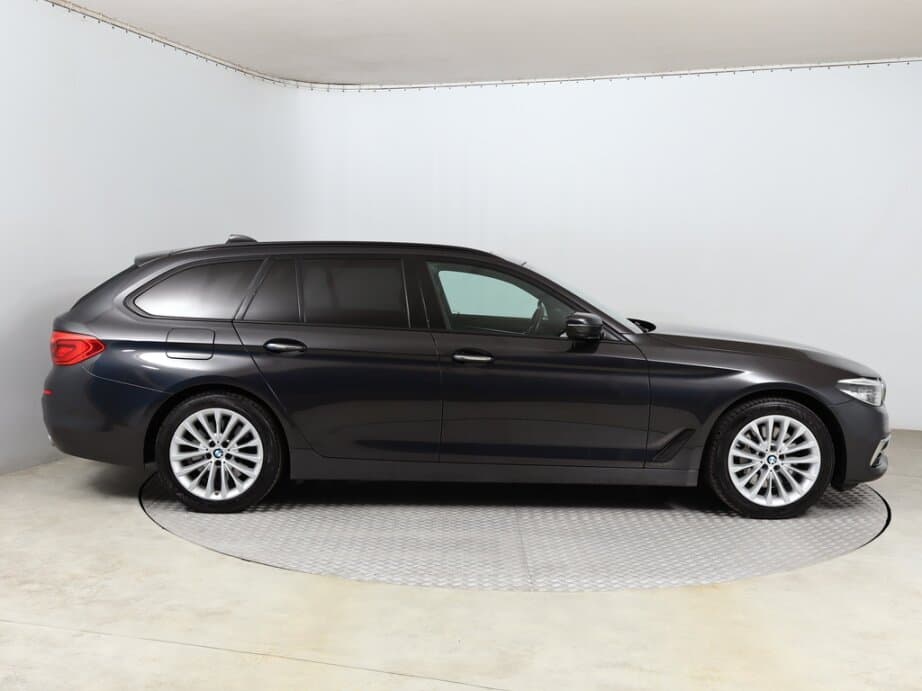 2017 BMW 5-SERIES - 8