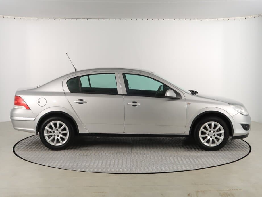 2012 Opel ASTRA - 8