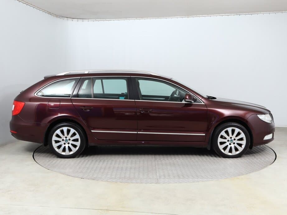 2011 Škoda SUPERB - 8