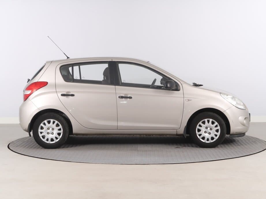 2010 Hyundai i20 - 8