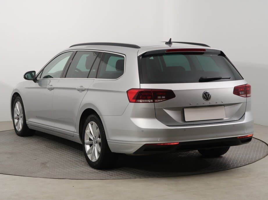 2019 Volkswagen PASSAT - 5