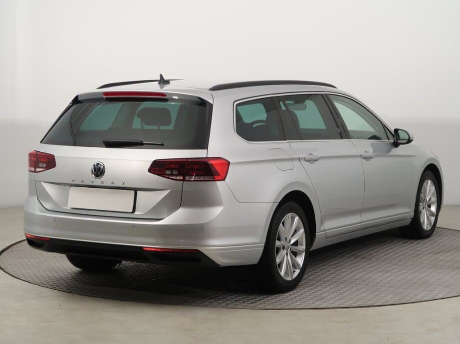 2019 Volkswagen PASSAT - 7