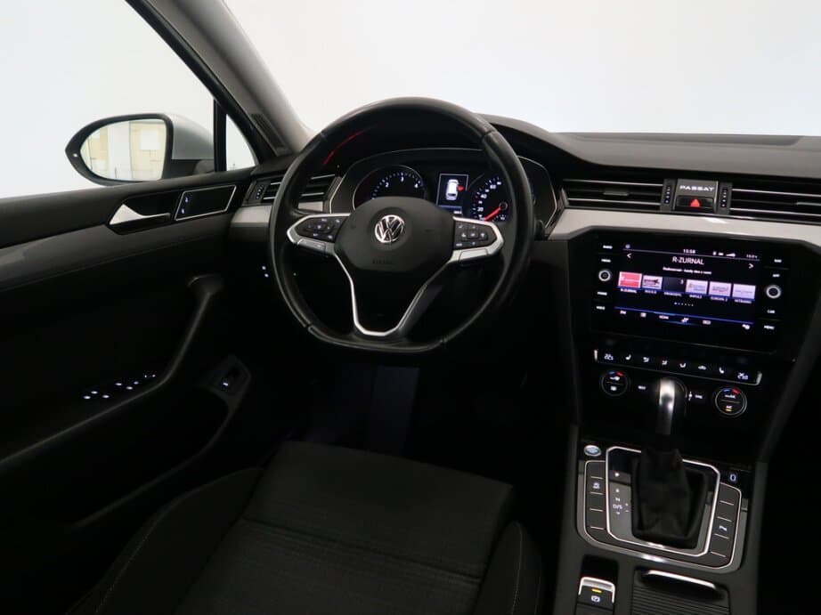 2019 Volkswagen PASSAT - 9