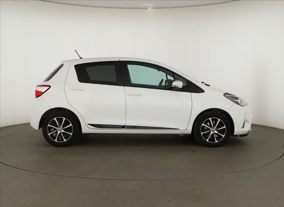 2018 Toyota YARIS - 15