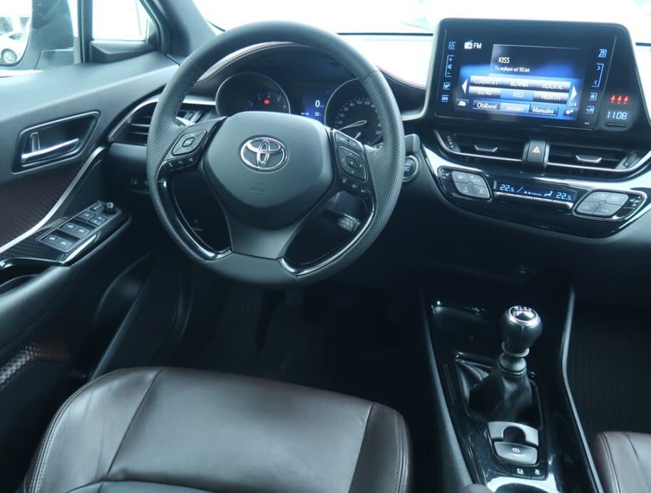 2017 Toyota C-HR - 17
