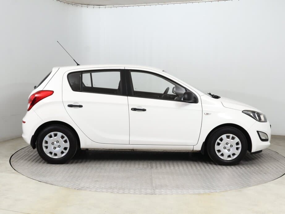 2013 Hyundai i20 - 8