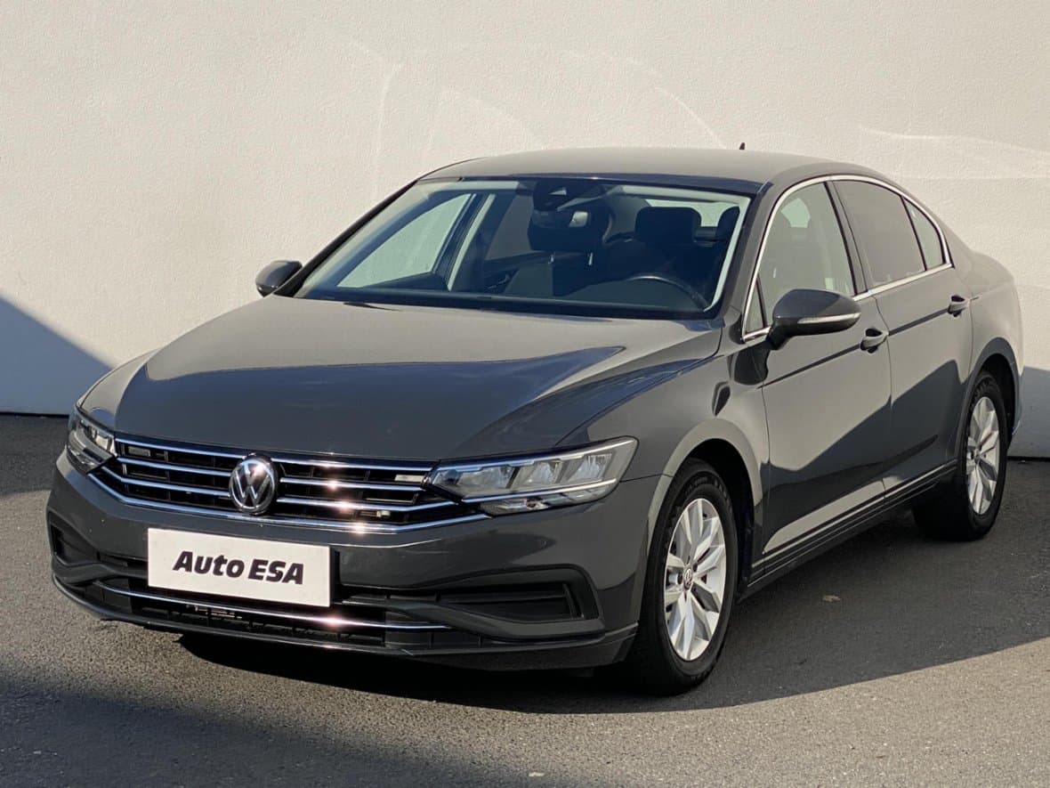 2019 Volkswagen PASSAT - 3