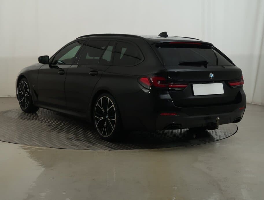 2021 BMW 5-Series - 5