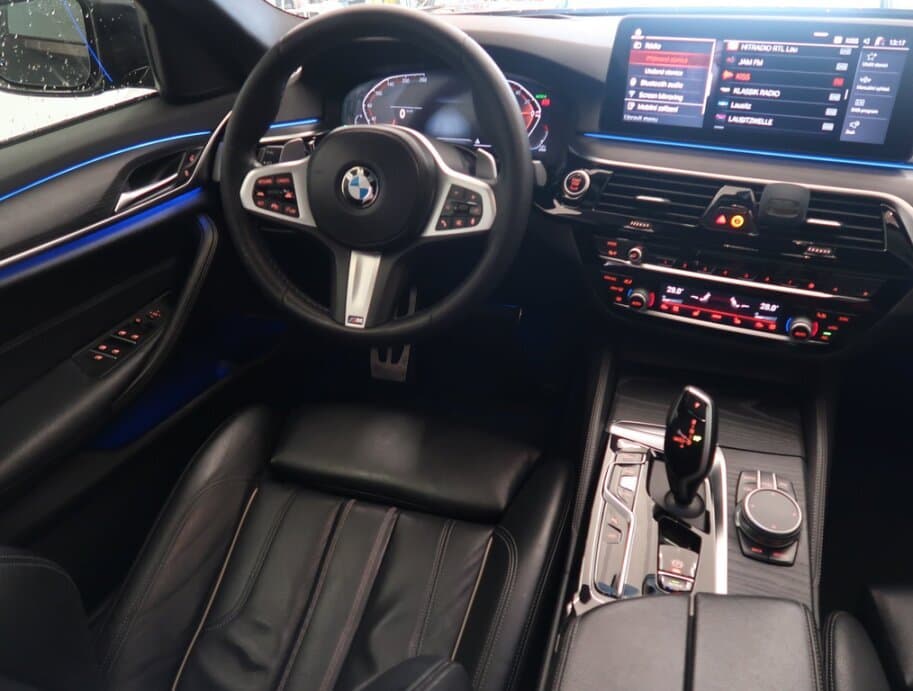 2021 BMW 5-Series - 9