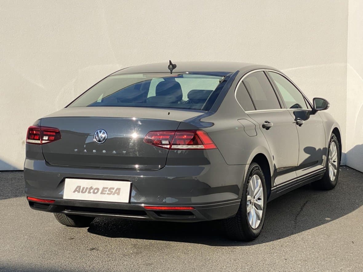 2019 Volkswagen PASSAT - 4