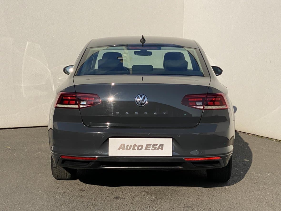 2019 Volkswagen PASSAT - 5