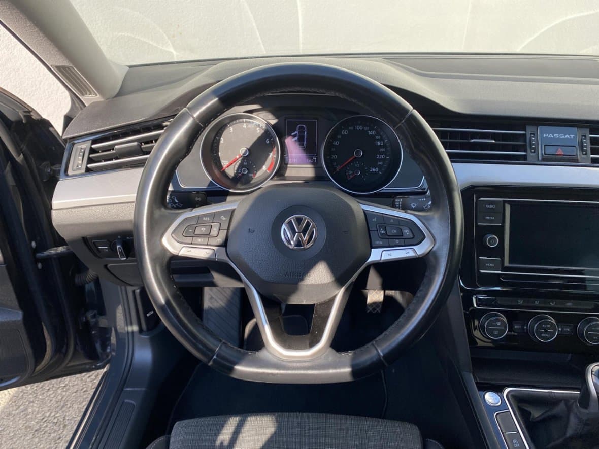 2019 Volkswagen PASSAT - 9