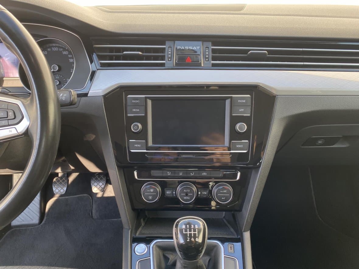 2019 Volkswagen PASSAT - 10
