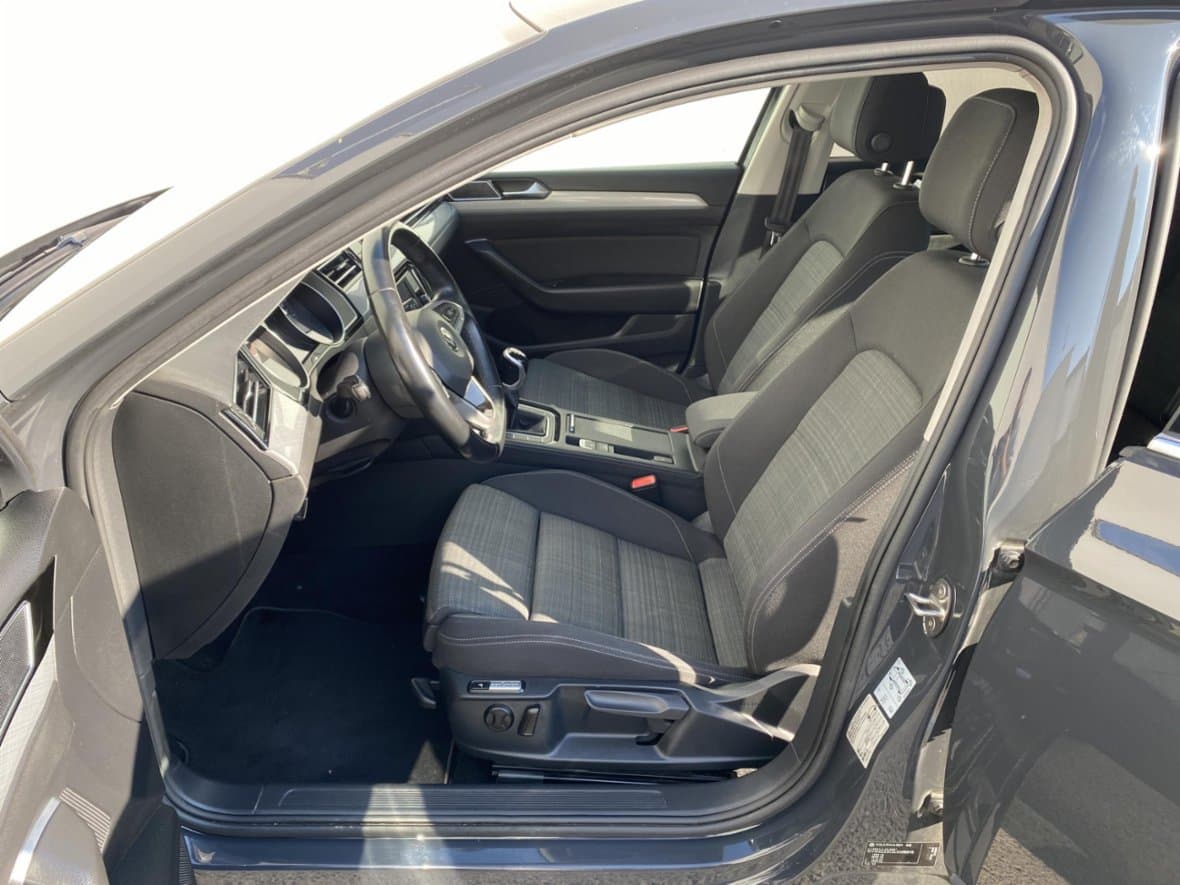2019 Volkswagen PASSAT - 12