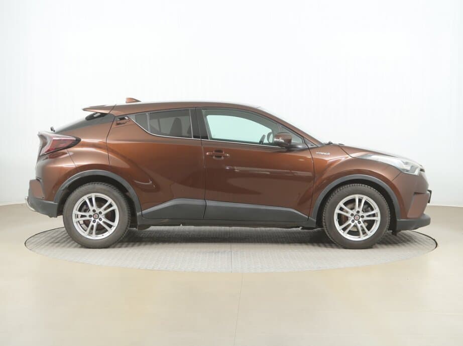 2017 Toyota C-HR - 8