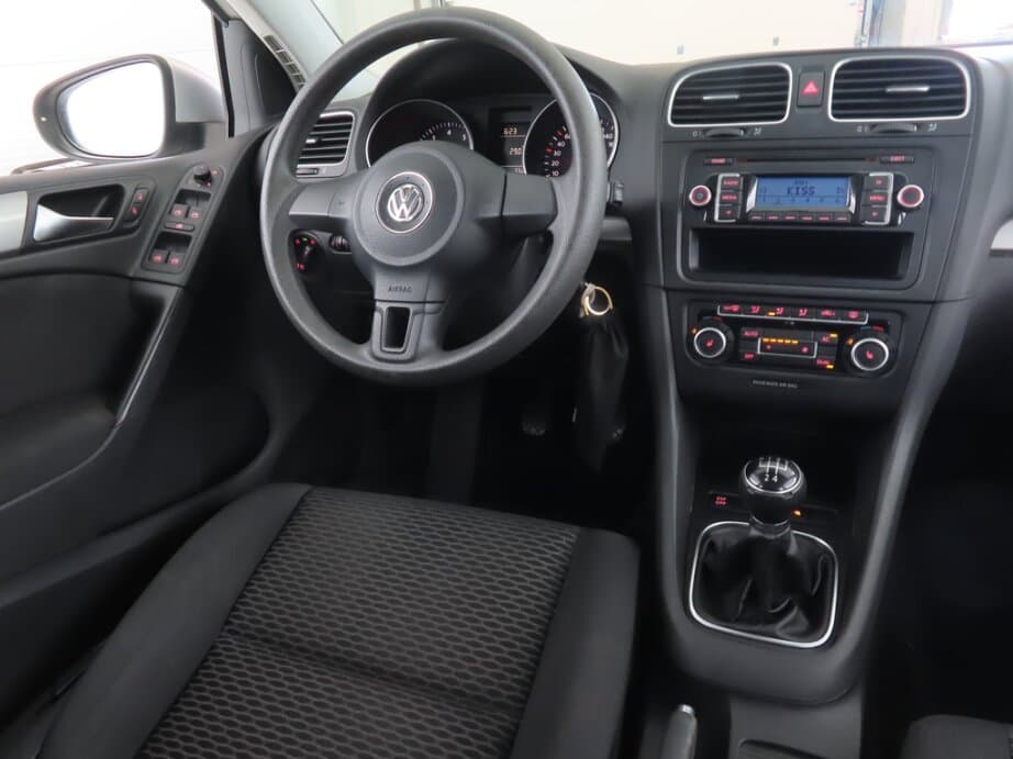 2010 Volkswagen GOLF - 9