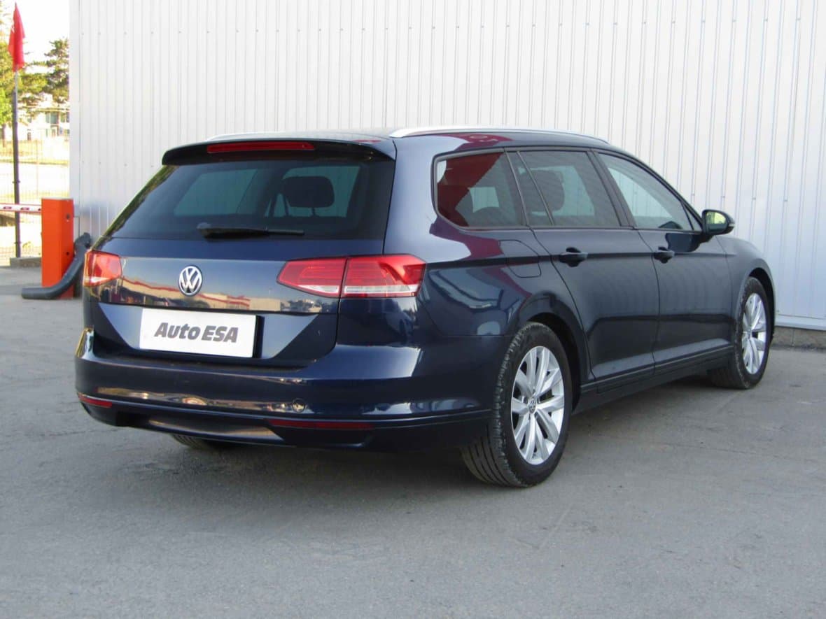 2015 Volkswagen PASSAT - 4
