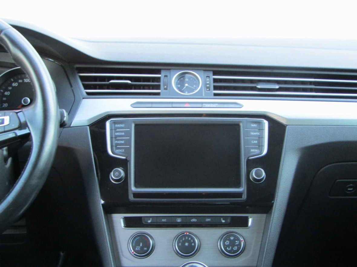 2015 Volkswagen PASSAT - 9