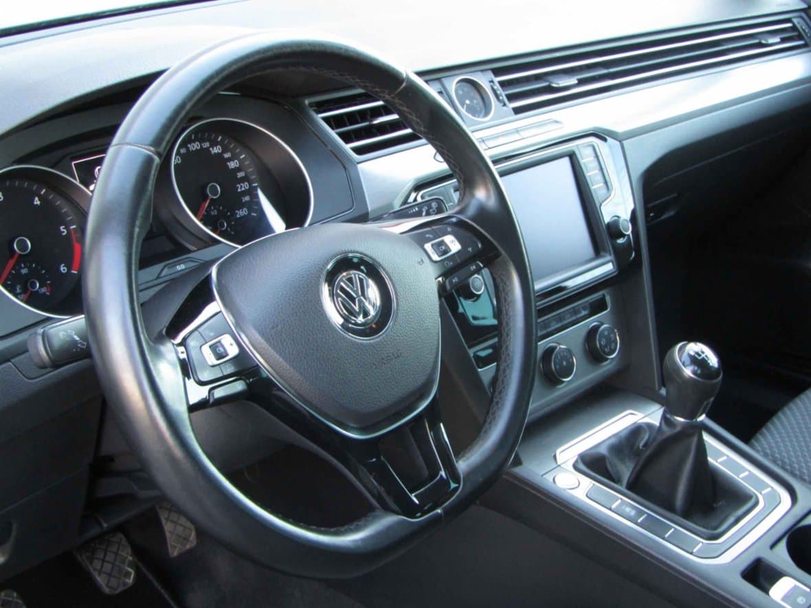 2015 Volkswagen PASSAT - 13