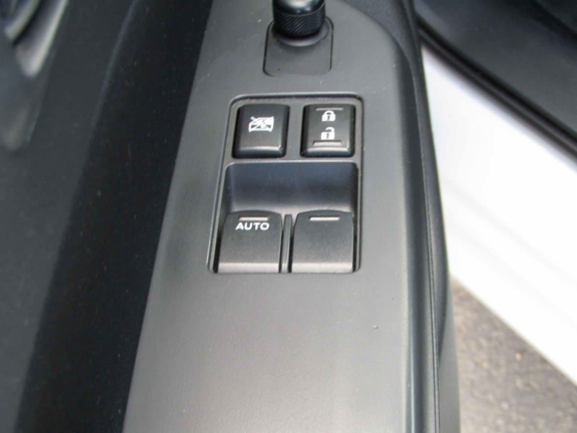 2011 Suzuki SWIFT - 11