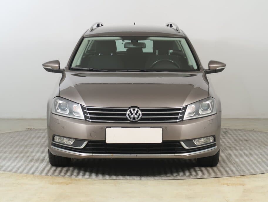 2011 Volkswagen PASSAT - 2