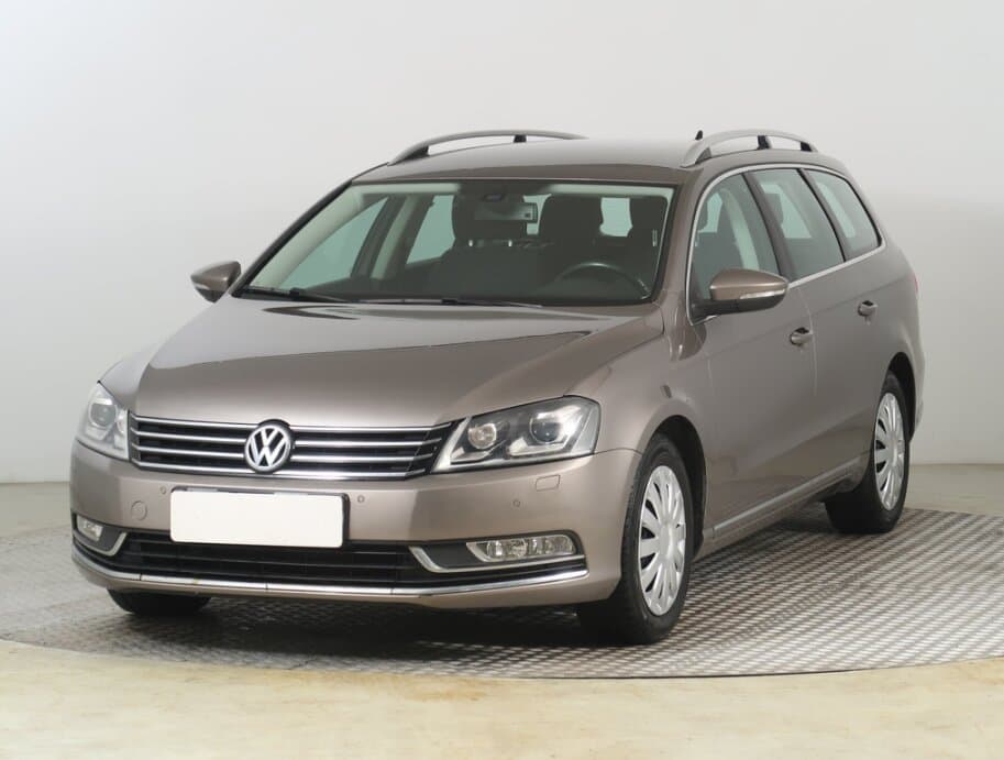 2011 Volkswagen PASSAT - 3