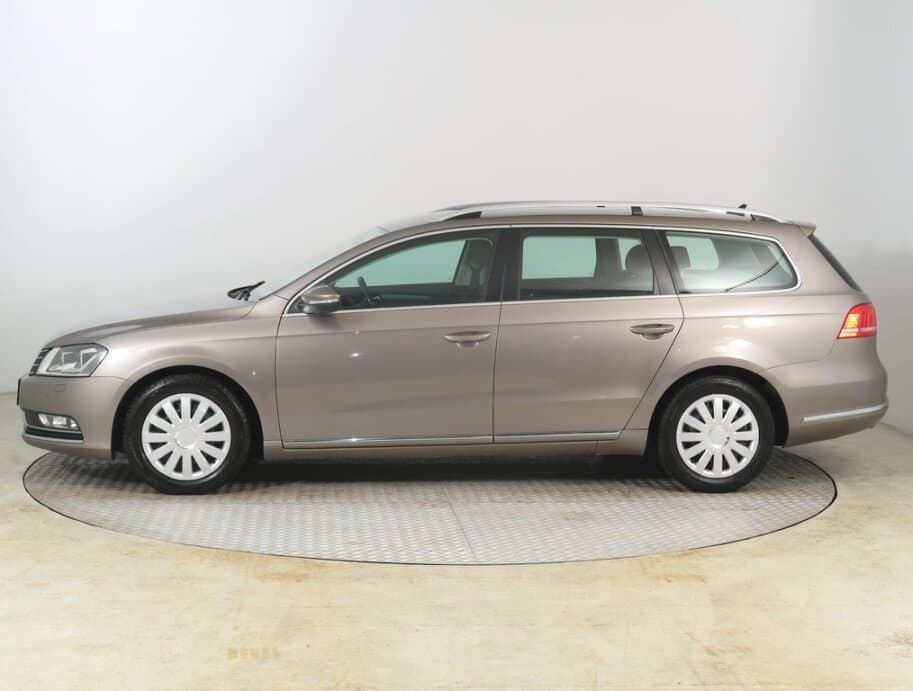 2011 Volkswagen PASSAT - 4