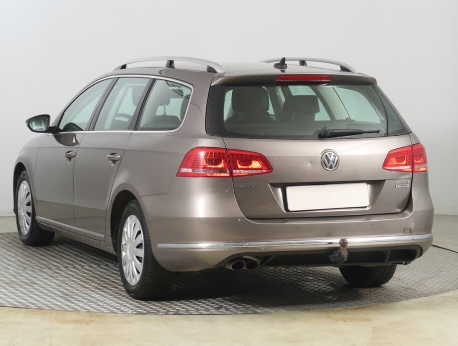 2011 Volkswagen PASSAT - 5