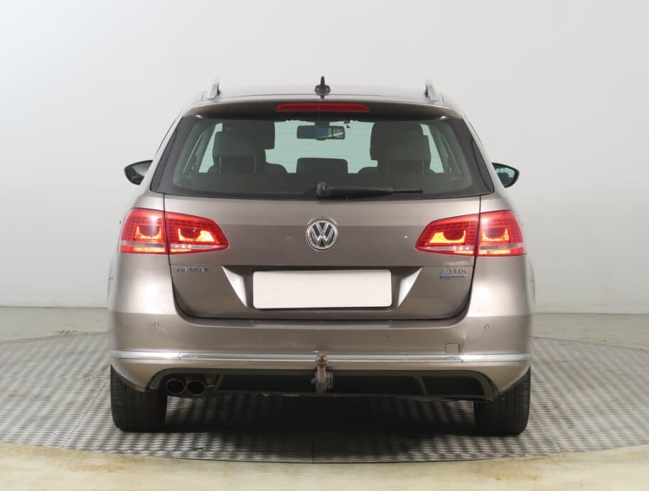 2011 Volkswagen PASSAT - 6