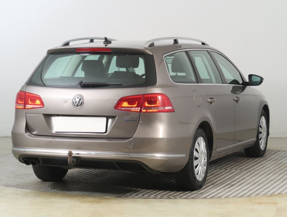 2011 Volkswagen PASSAT - 7