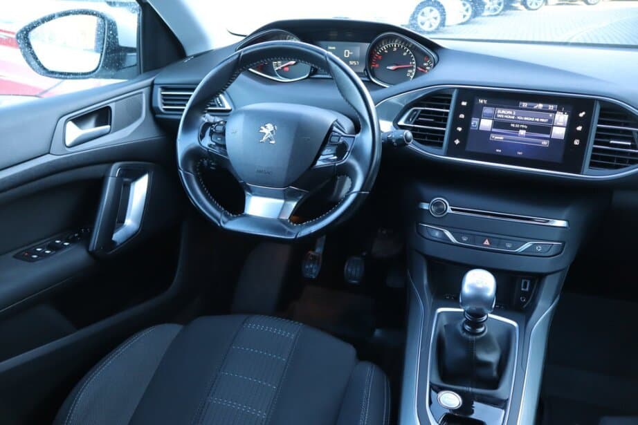 2017 Peugeot 308 - 9