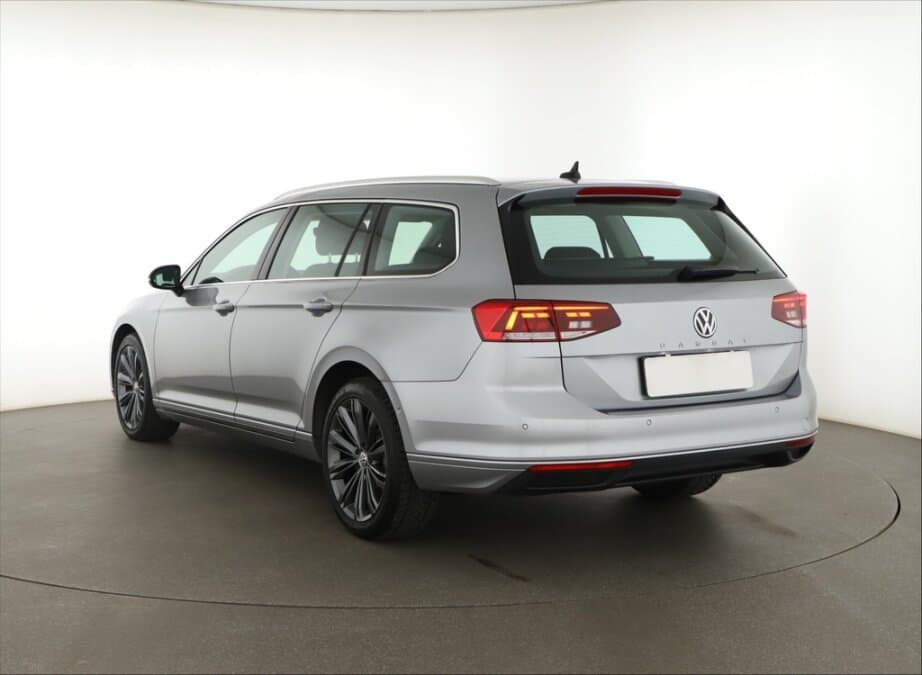 2020 Volkswagen PASSAT - 5