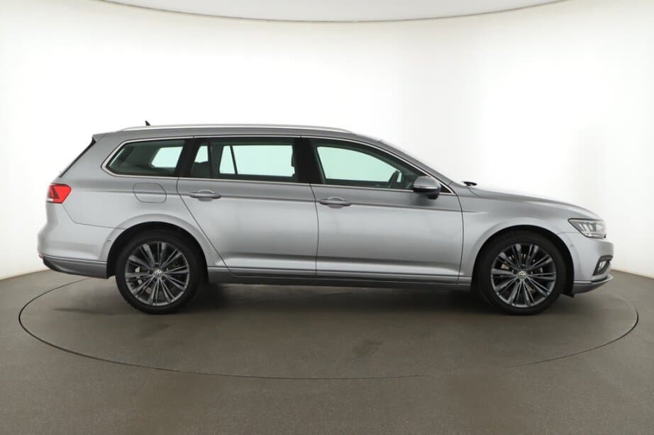 2020 Volkswagen PASSAT - 8
