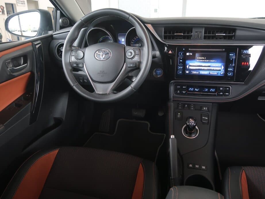 2017 Toyota AURIS - 9