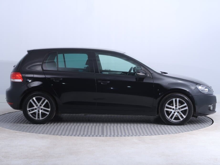 2011 Volkswagen GOLF - 8