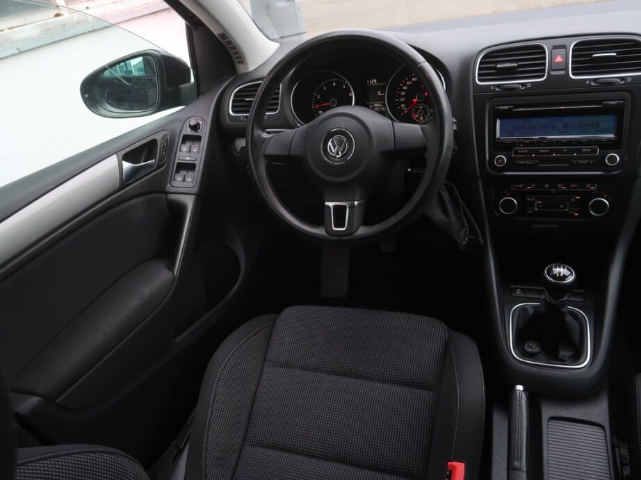 2011 Volkswagen GOLF - 9