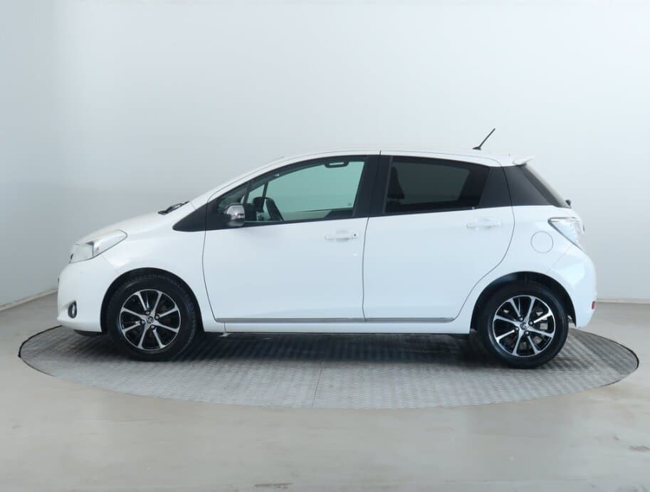 2013 Toyota YARIS - 4