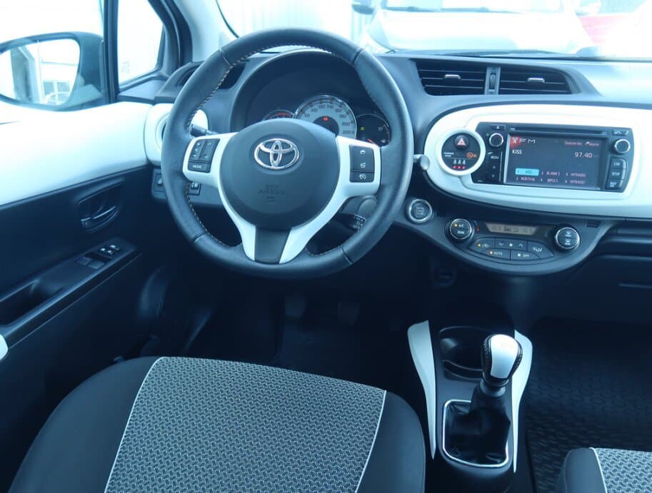 2013 Toyota YARIS - 9