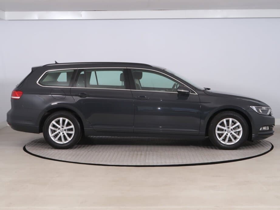 2015 Volkswagen PASSAT - 8